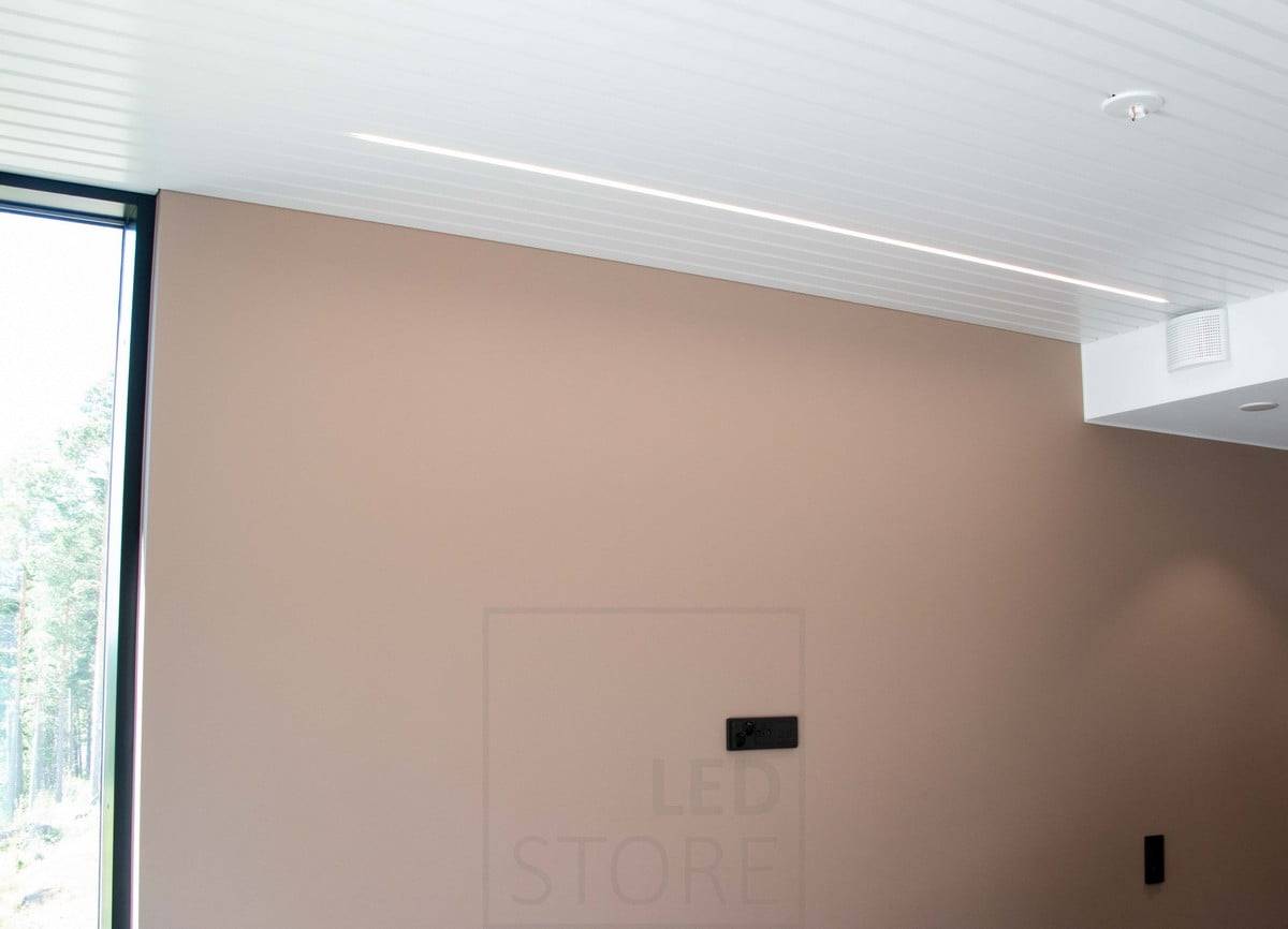 Housing Fair 2022: Perfil led blanco empotrado en la costura de un panel. Ledstore.fi