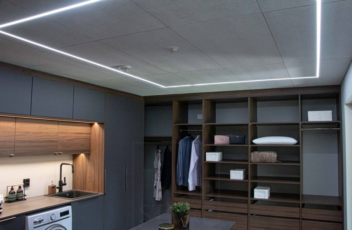 Feria de la Vivienda 2022: Cinta de leds en perfil empotrado estrecho, panel acústico KONTO. Ledstore.fi