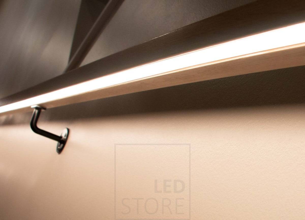Feria de la Vivienda 2022: cinta led encajada en el pasamanos. Ledstore.fi