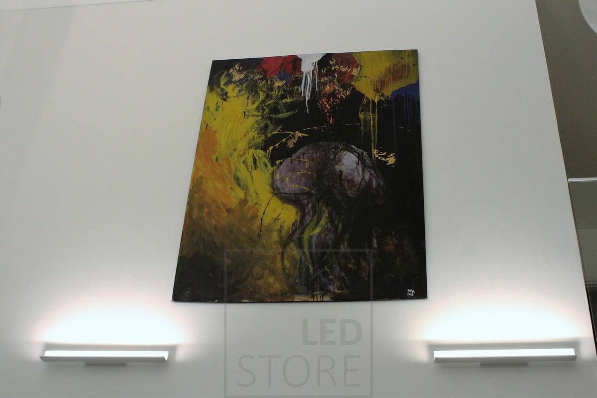 Con Led WALL BLADE también puede crear fácilmente una iluminación indirecta colocándolo de forma que la luz se dirija hacia arriba. Ledstore.fi