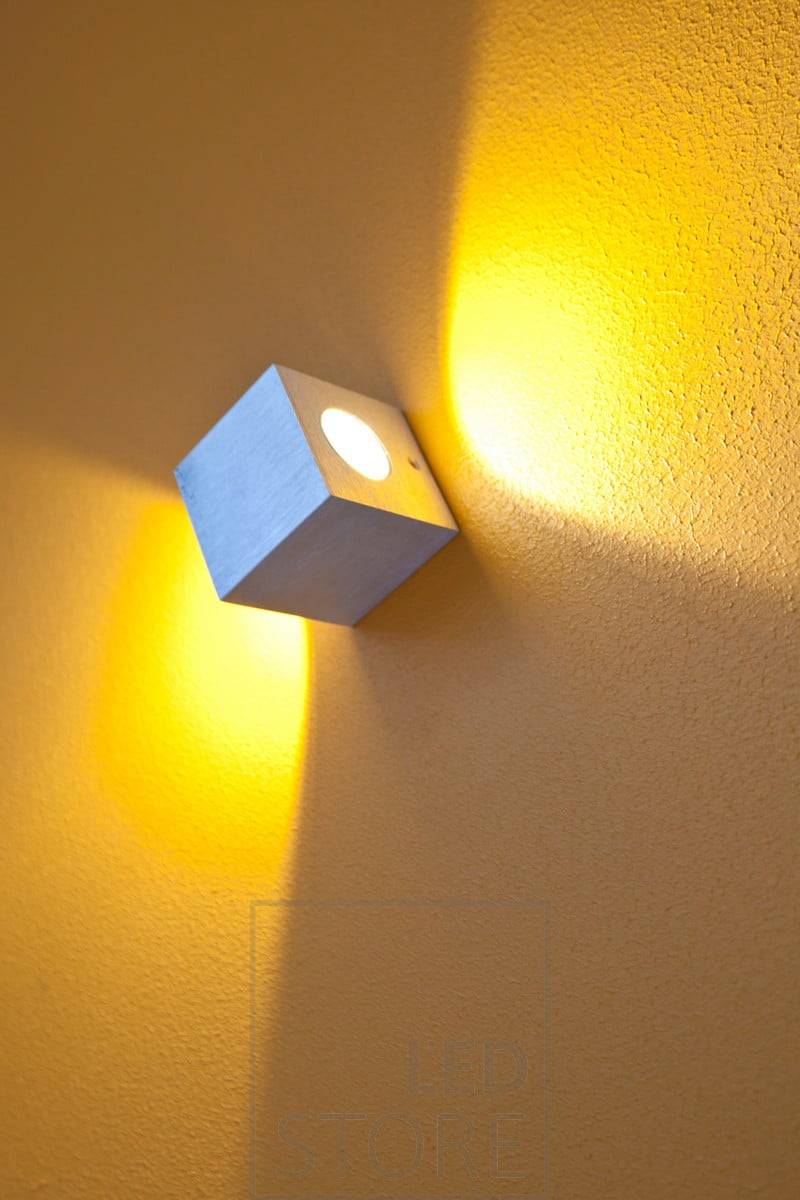 El aplique led bidireccional CUBIC tiene un diseño sencillo y moderno. Ledstore.fi