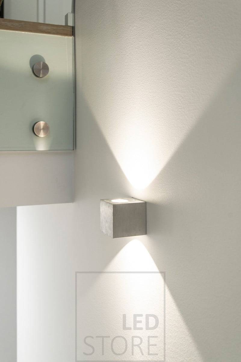 El aplique led CUBIC ilumina en dos direcciones con una luz hermosa y atmosférica. Ledstore.fi