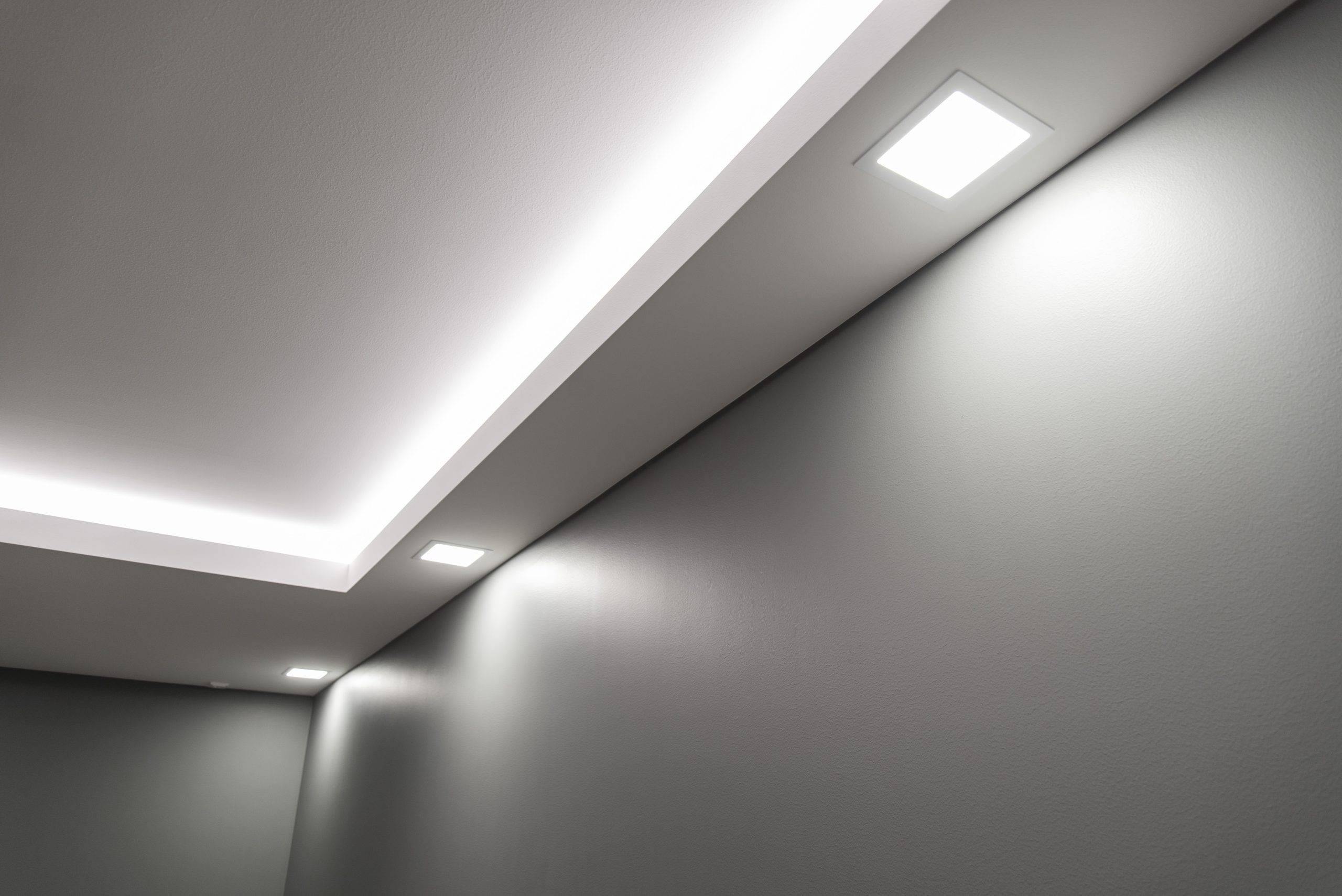 Logotipo de LED STORE: un cuadrado blanco sobre fondo verde con "LED" sobre "STORE" en texto blanco, que muestra soluciones de iluminación energéticamente eficientes.