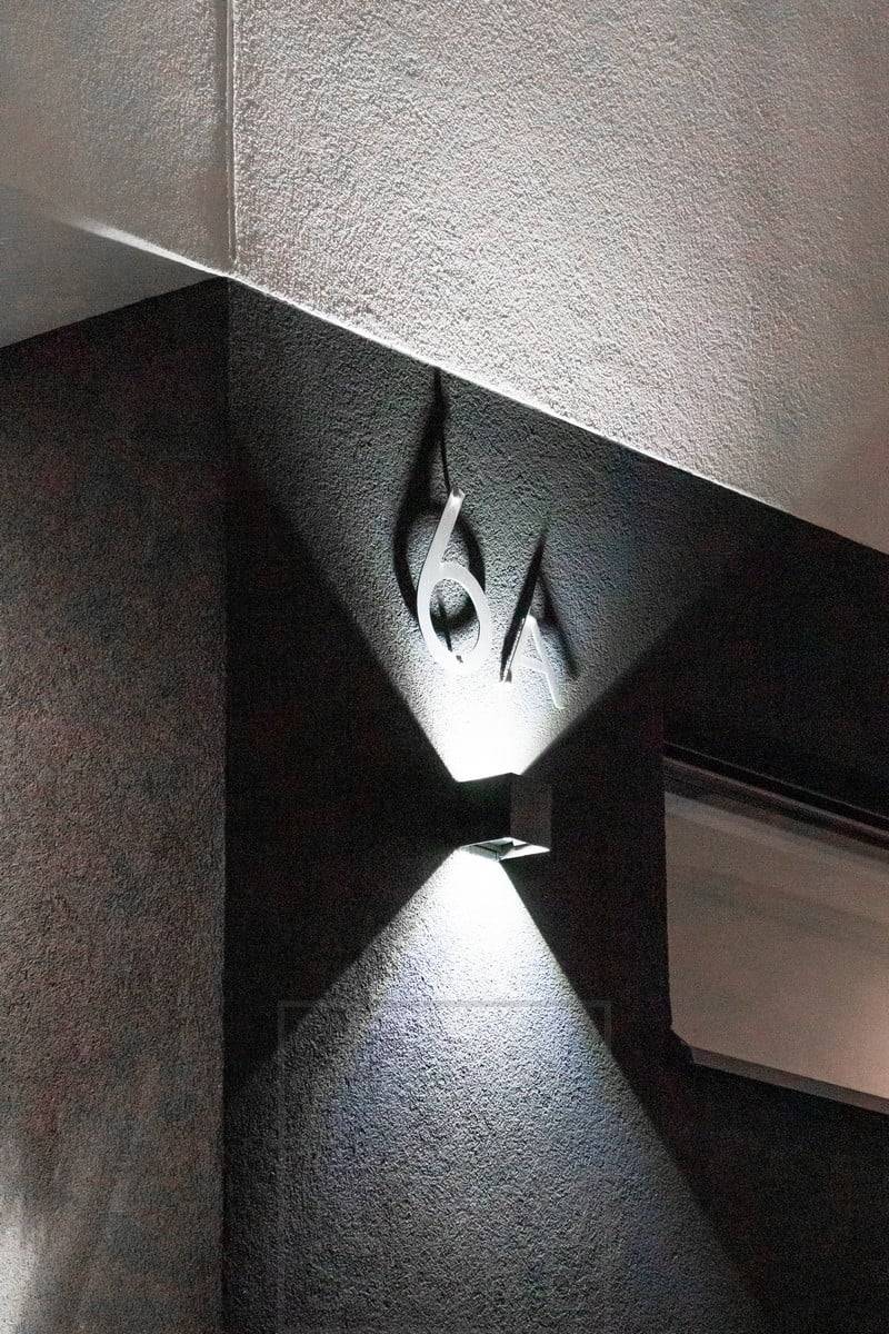 Aplique led FUNK para resaltar e iluminar el número de la casa. Ledstore.fi
