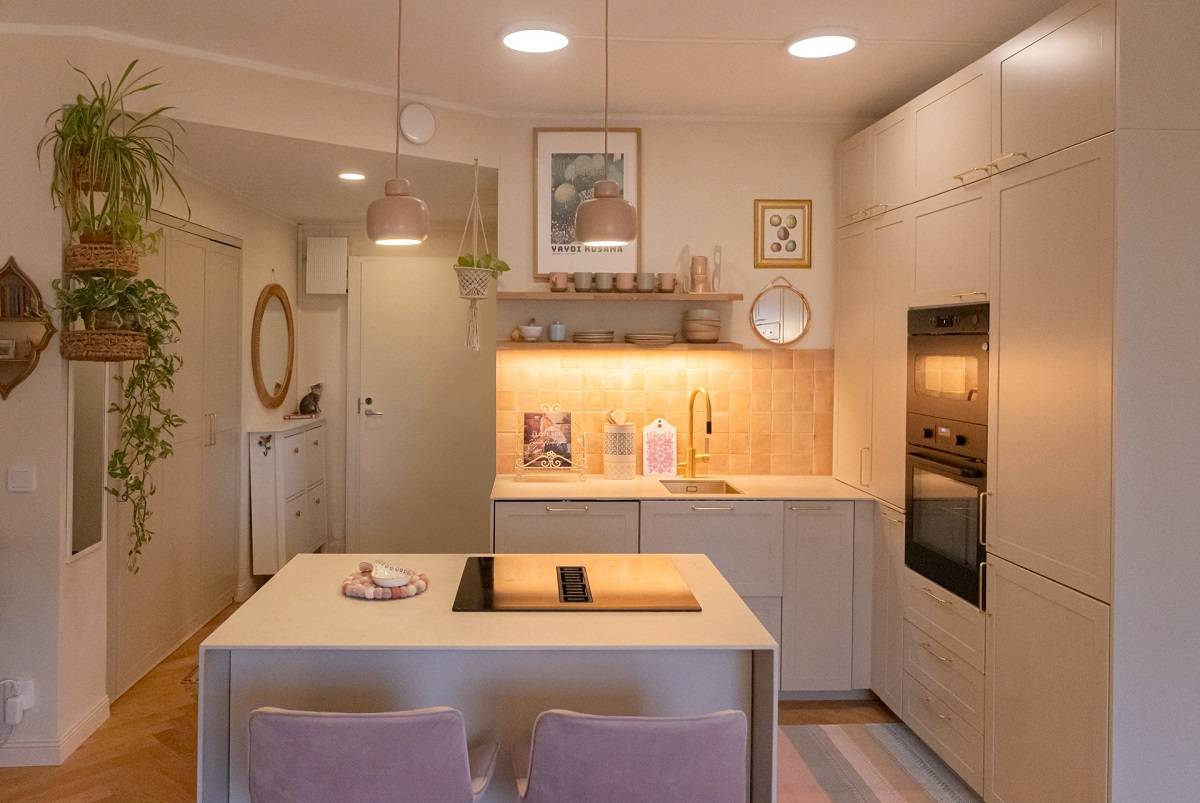 Todas las luces del apartamento tienen una temperatura de color cálida de 3000K