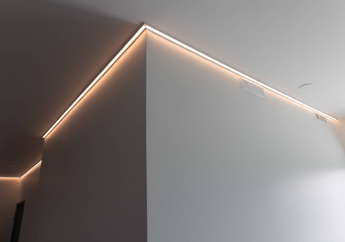 Tira de LED en perfil de aluminio de montaje en superficie