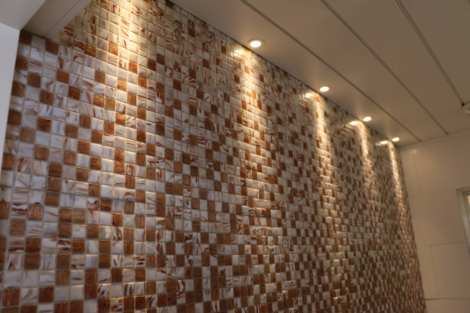 Mosaico de acento con manchas. Ledstore.fi