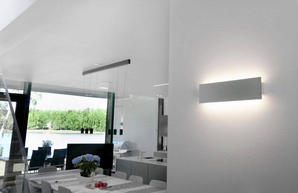 Rótulo de LED STORE con letras blancas sobre fondo verde, con un contorno cuadrado blanco para resaltar que la tienda se centra en la iluminación LED.