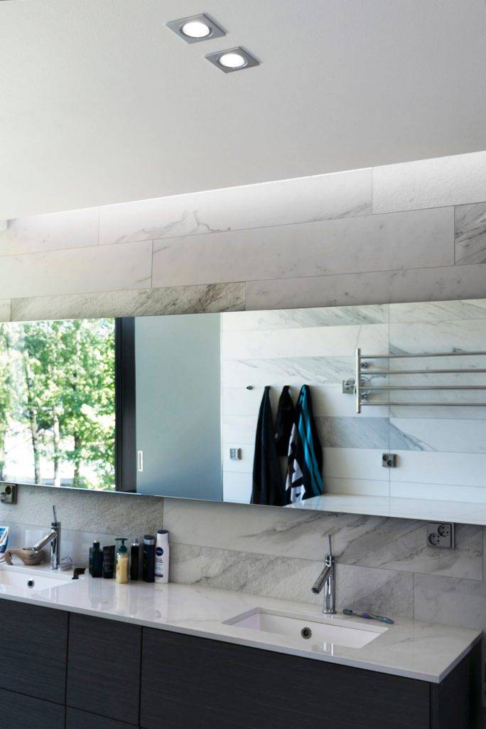Fondo verde con cuadrado blanco y texto "LED STORE": destaca las soluciones de iluminación energéticamente eficientes. Ideal para su hogar o negocio.