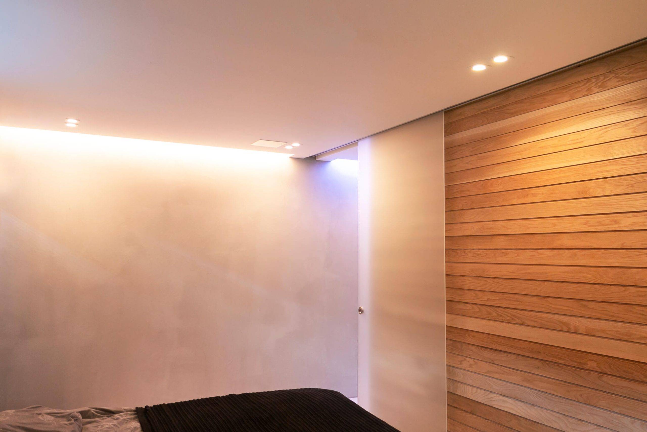 Cuadrado blanco con texto "LED STORE" sobre fondo verde; disponible para comprar soluciones de iluminación modernas y energéticamente eficientes.