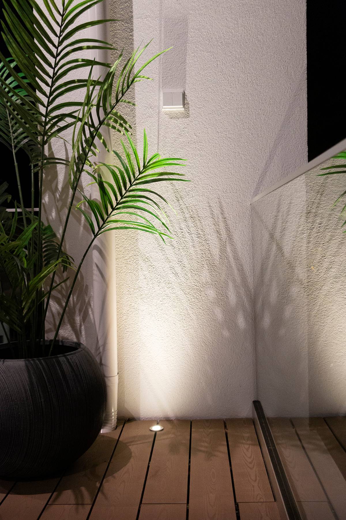 Logotipo de LED Store: cuadrado verde con contorno blanco, "LED STORE" en el centro de un fondo verde brillante.