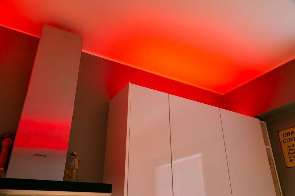 Imagen de fondo verde con un borde cuadrado blanco y "LED" apilado sobre el texto "STORE" en texto blanco para resaltar el tema de la tienda de iluminación LED.