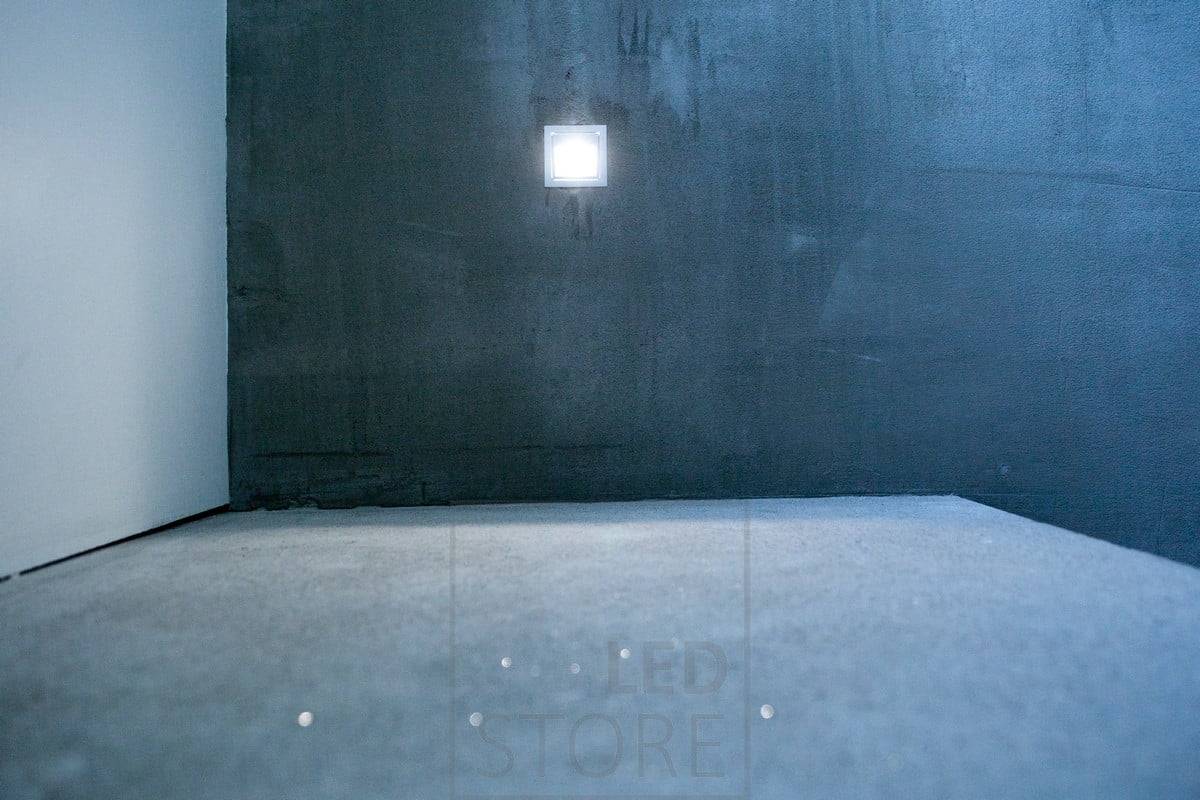 La luz Led para escaleras IN-WALL es adecuada, por ejemplo, para su uso como luz de peldaño en escaleras. Al conectar la IN-WALL a un sensor de ocupación, se obtiene una solución funcional para la iluminación nocturna. Ledstore.fi