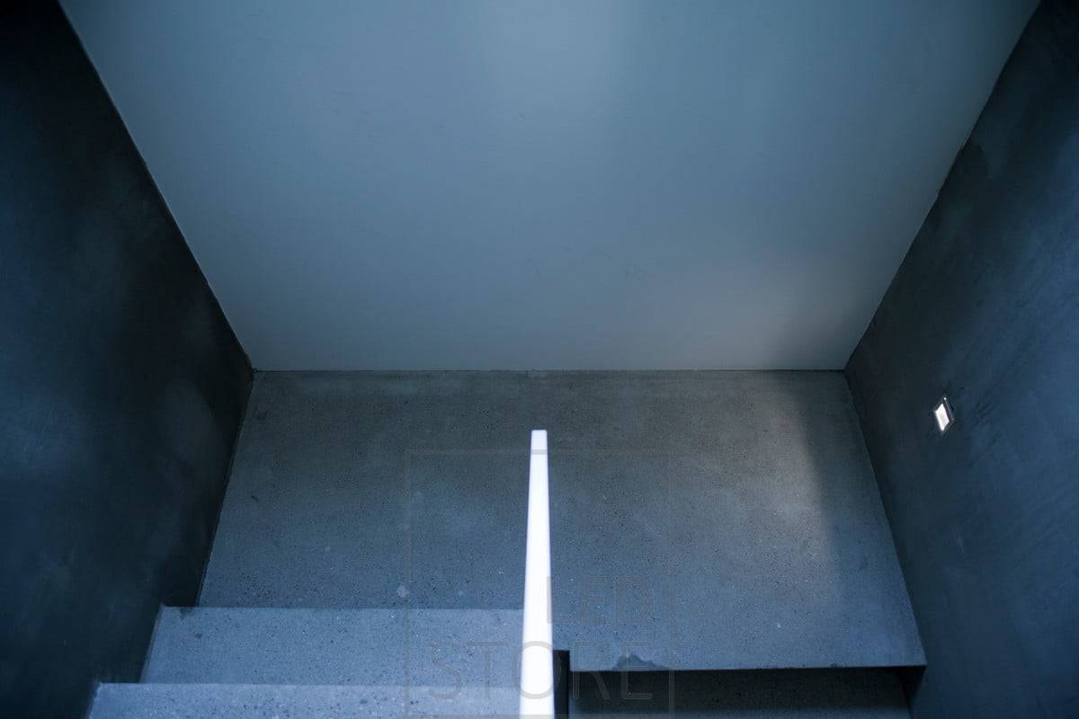 IN-WALL Luminaria LED empotrada en la pared para la iluminación de escaleras. La luz es agradable a la vista y cuando se conecta a un sensor de movimiento también funciona perfectamente como iluminación nocturna. Ledstore.fi