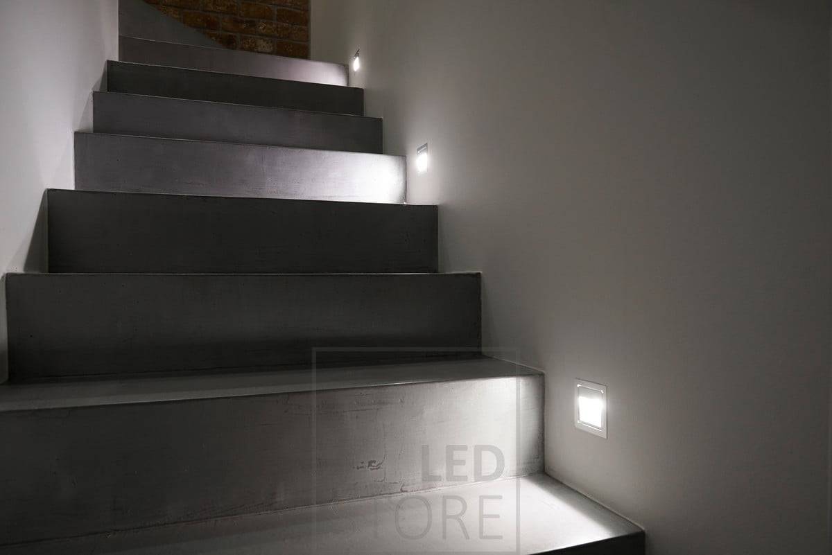 IN-WALL Luminaria led empotrable de pared para iluminación de peldaños cada tres escalones. Ledstore.fi