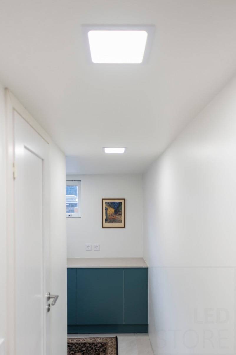 Fondo verde con "LED STORE" en mayúsculas blancas dentro de un cuadrado central blanco, destacando las soluciones de iluminación energéticamente eficientes.