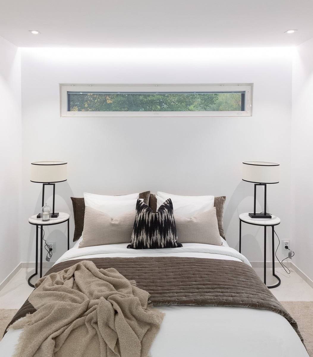 El fondo verde presenta un cuadrado blanco con el texto "LED STORE", que destaca las soluciones de iluminación LED respetuosas con el medio ambiente.