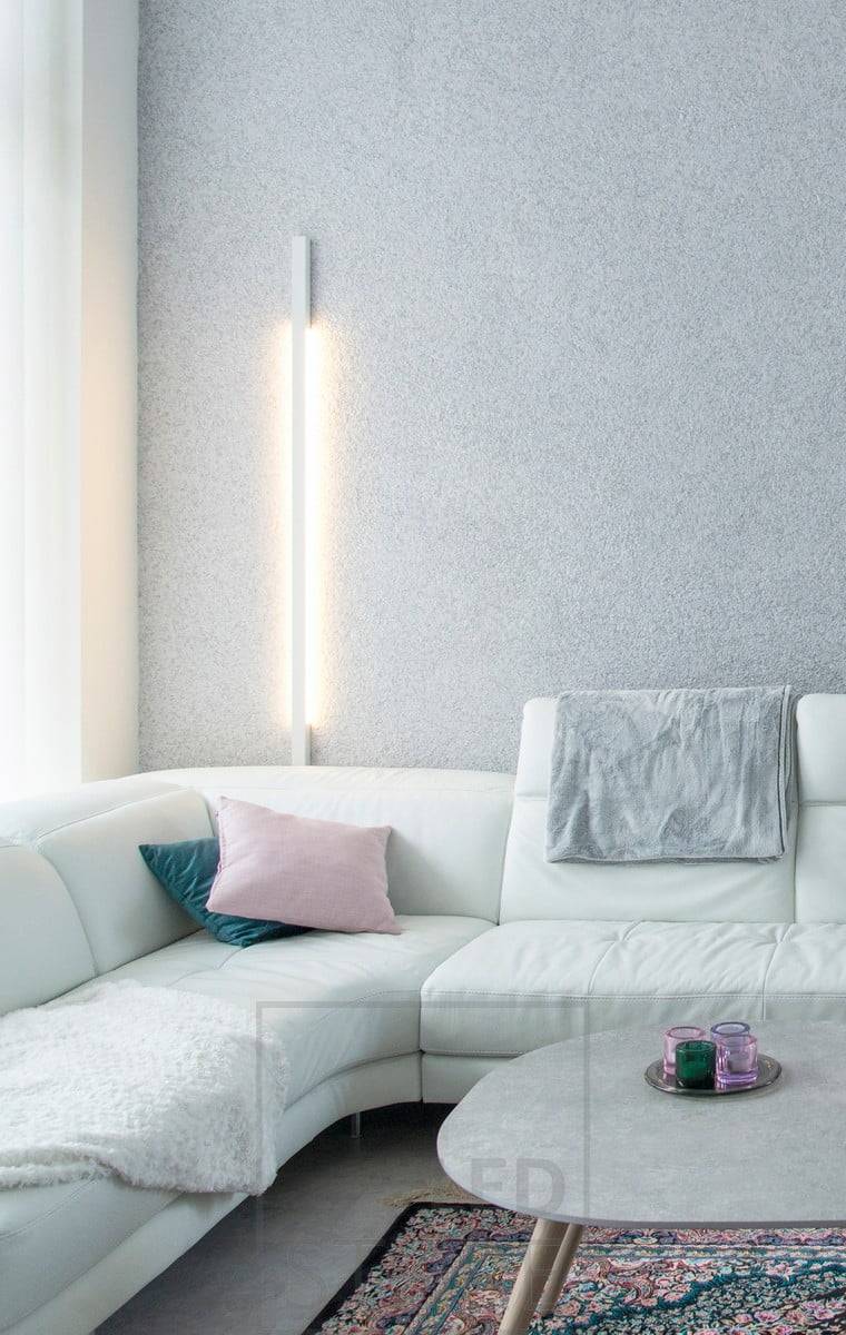 Wall LINE es una luminaria muy sencilla y elegante. La luminaria está disponible en diferentes tamaños y colores. La luz es una iluminación ambiental indirecta a través de la pared. Ledstore.fi