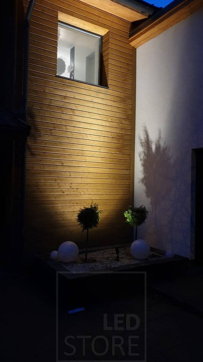 La luz Led de suelo MAA - ofrece posibilidades versátiles para la iluminación exterior, tanto si desea iluminar una fachada, árboles o un camino de entrada. Ledstore.fi