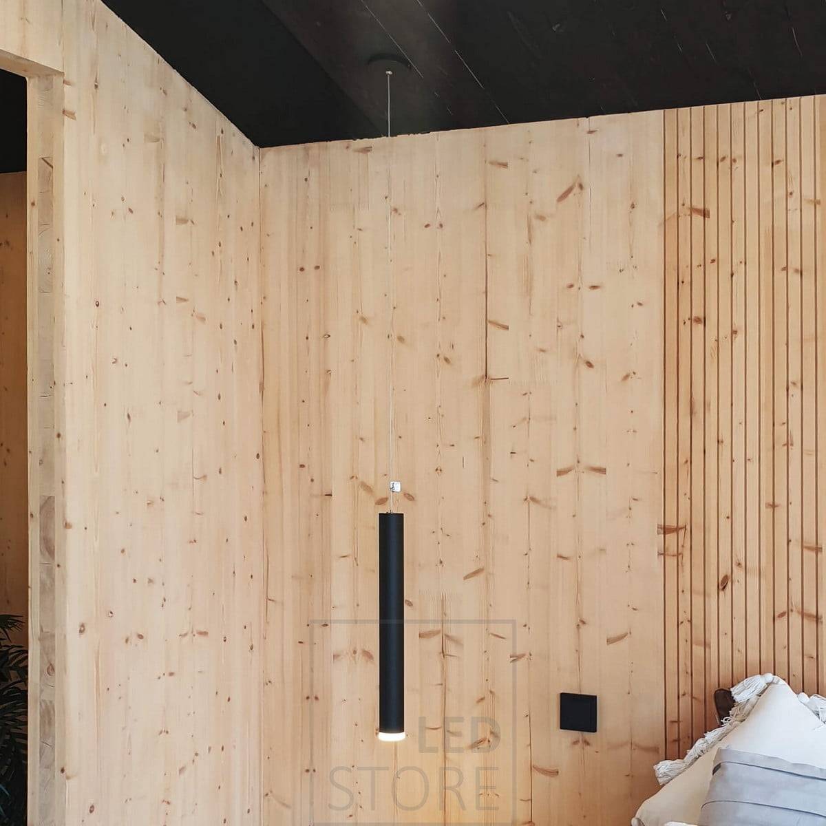 Lámpara colgante de leds en el dormitorio junto a la cama como luz de noche y de lectura. Ledstore.fi