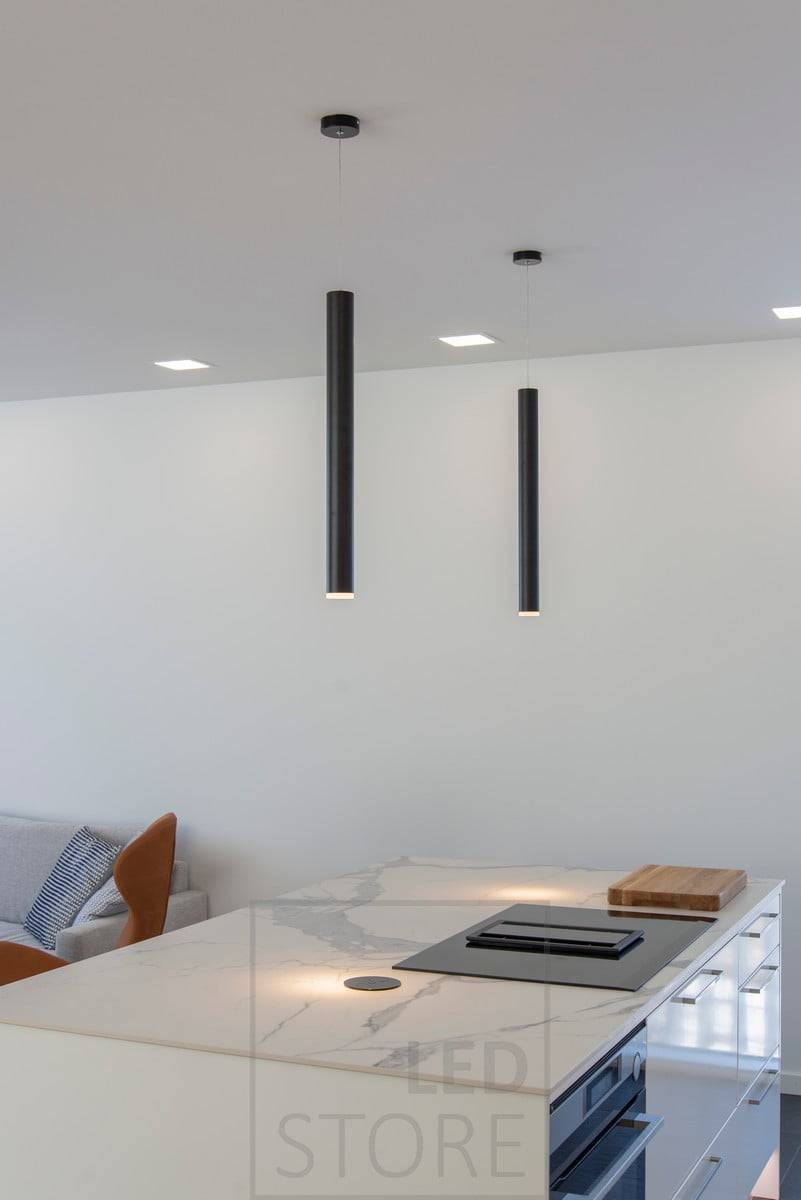 Lámparas colgantes de leds sobre la isla como elementos decorativos y como luces de ambiente. Ledstore.fi