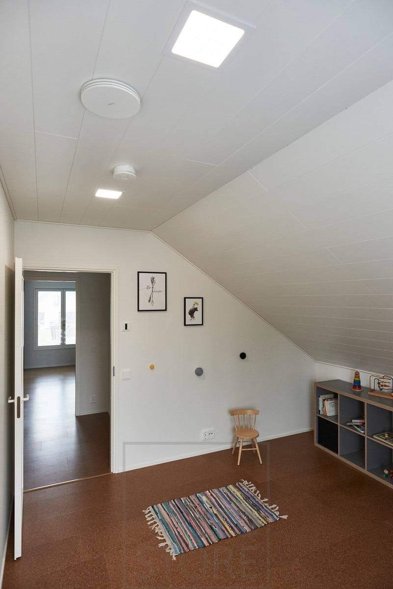 Techo del dormitorio con panel de luces Led para una iluminación general uniforme y eficiente. Ledstore.fi