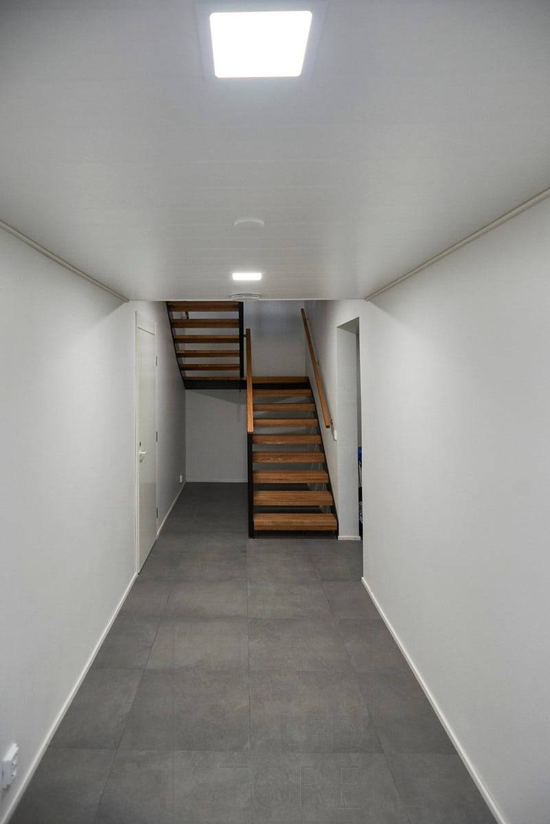 Los paneles UPPOAVA -led utilizan una cubierta en los bordes, por lo que la luz entra suavemente sin manchar y el acrílico mate difunde la luz uniformemente. Aunque la luminaria es potente, no deslumbra. Ledstore.fi