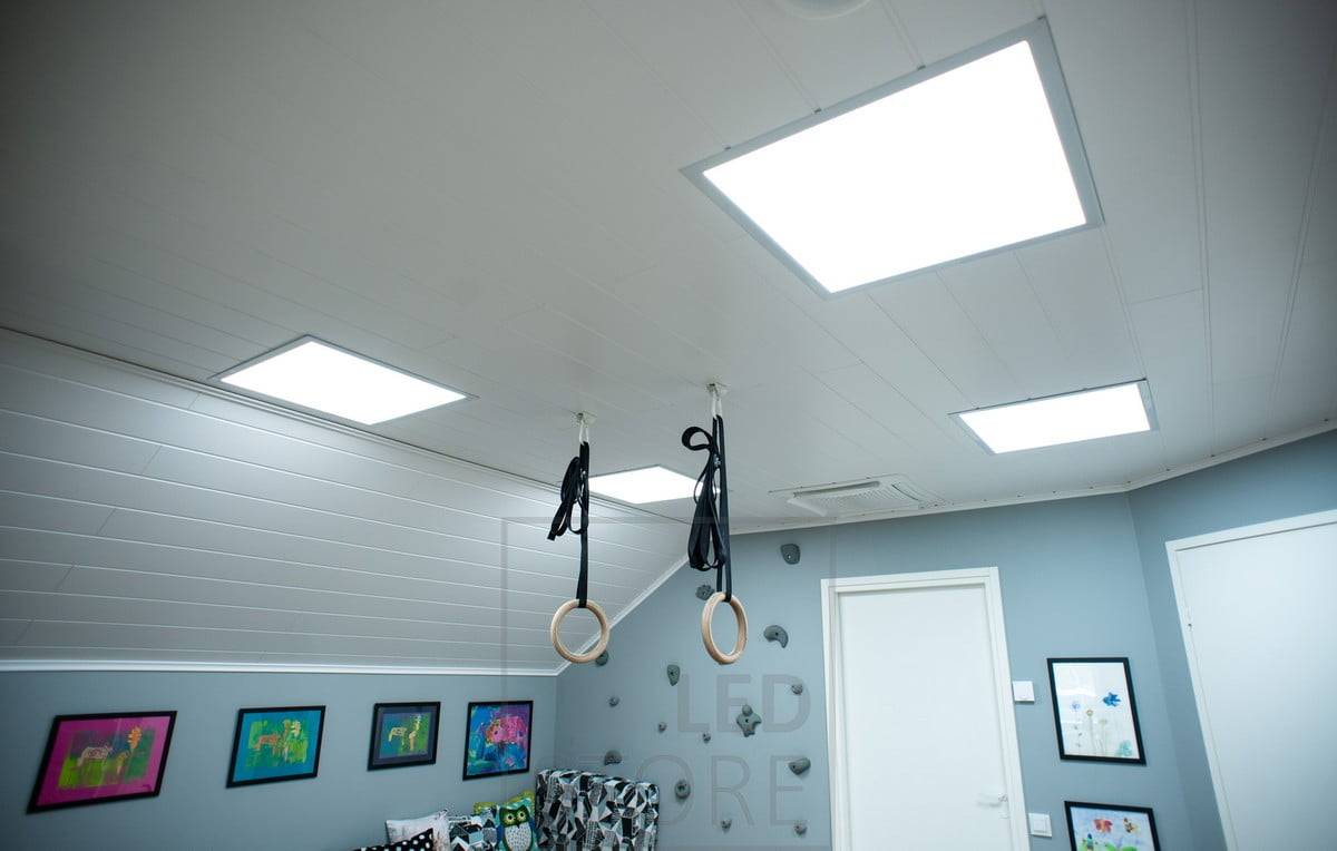 Los paneles de leds del techo son regulables en intensidad y temperatura de color. No hay rincones oscuros en la zona de juegos de los niños. Ledstore.fi