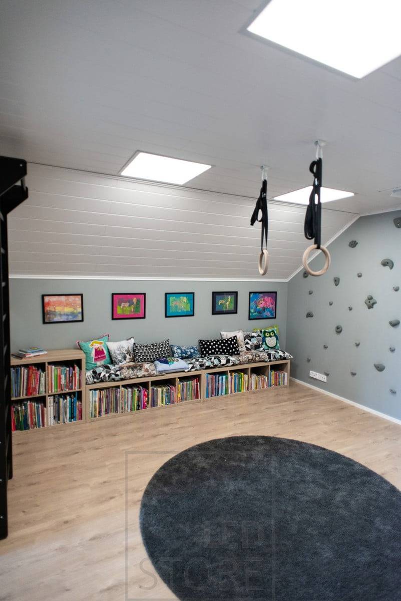 Los paneles luminosos, que recuerdan a las claraboyas, crean una excelente iluminación en el espacio. La iluminación es regulable en intensidad y temperatura de color. Ledstore.fi