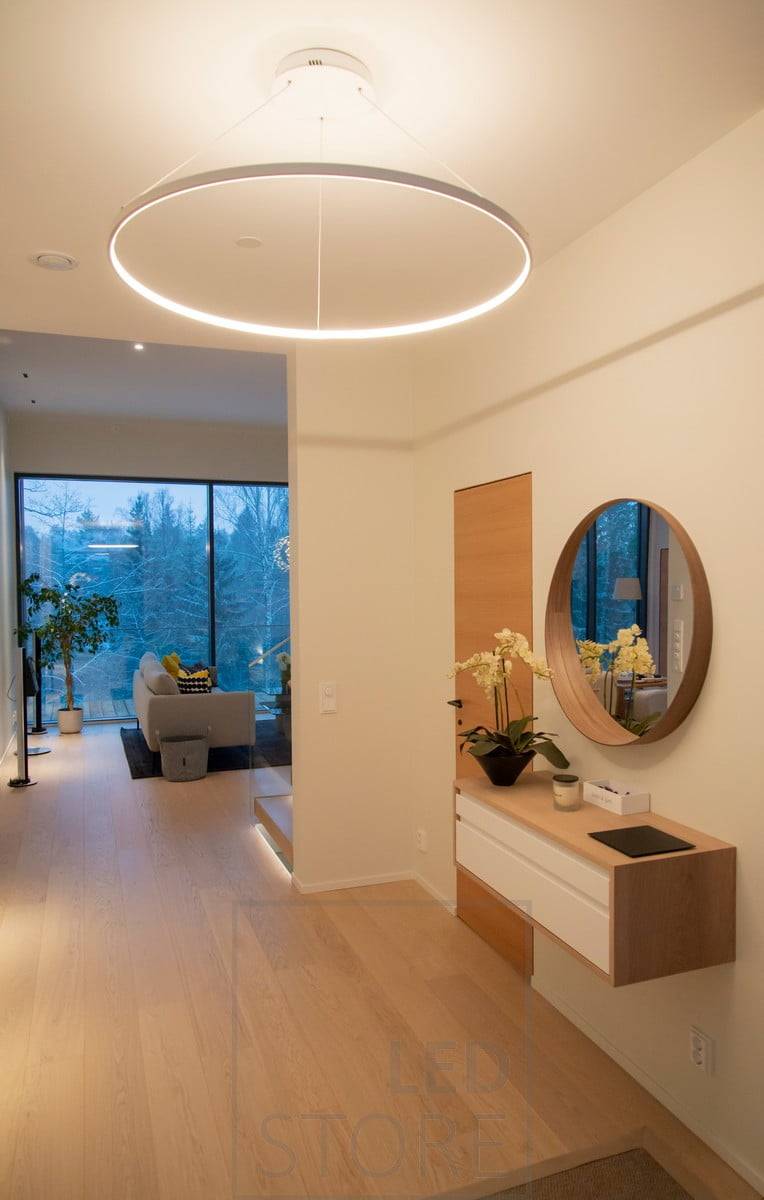 Lámpara colgante regulable RINKELI para una iluminación ambiental y decorativa en el pasillo. Ledstore.fi