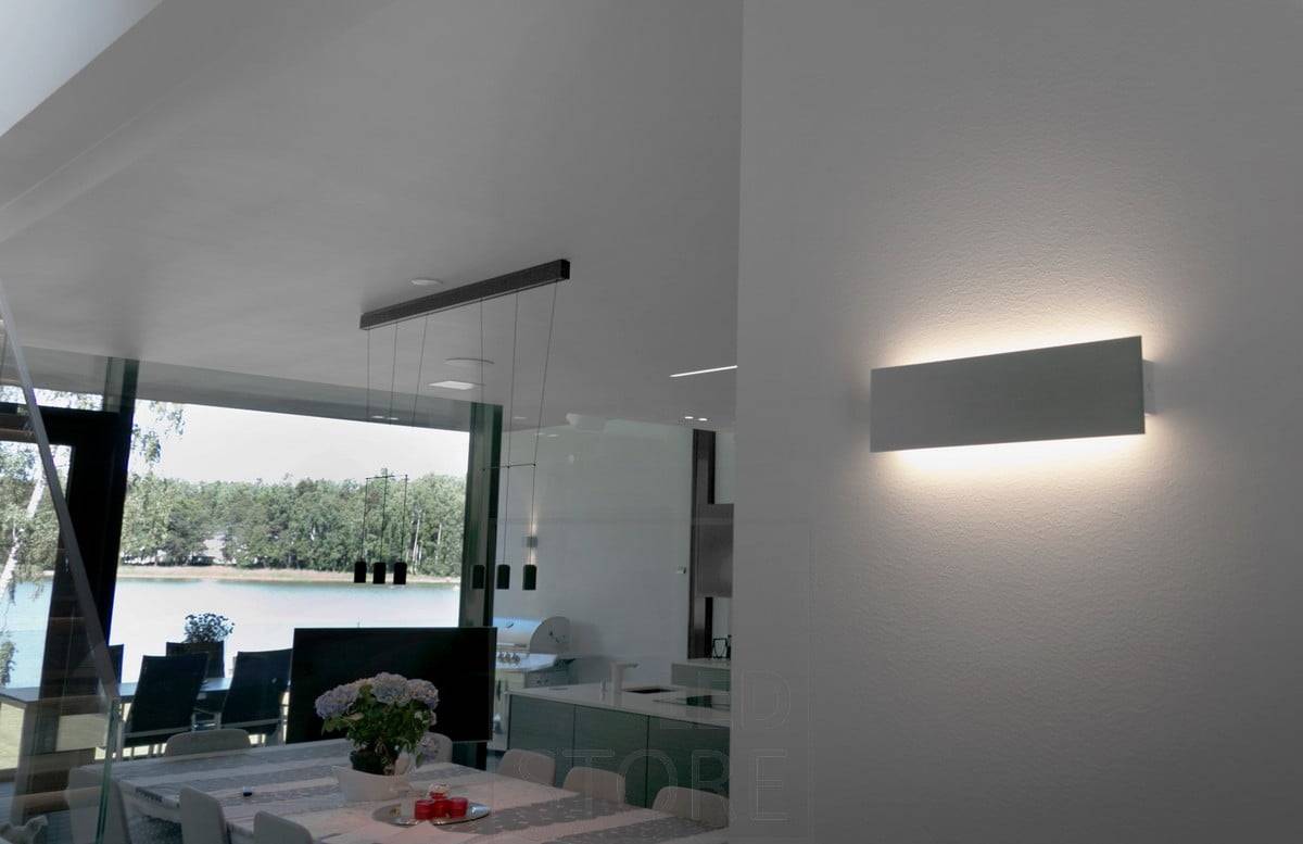 Luz indirecta atmosférica con el aplique STRAIGHT de led. Ledstore.fi