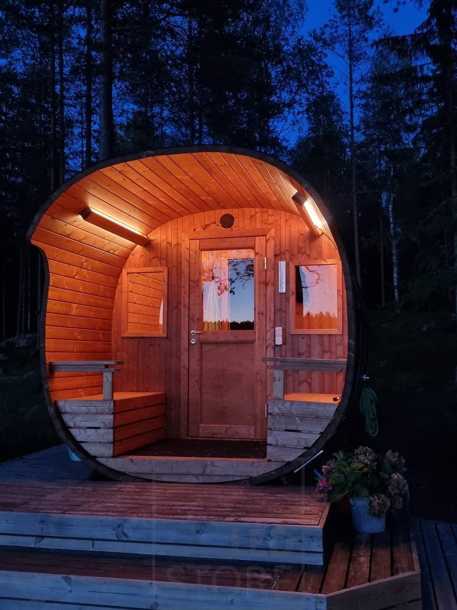 Iluminación ambiental para la sauna creada con luz indirecta. Ledstore.fi