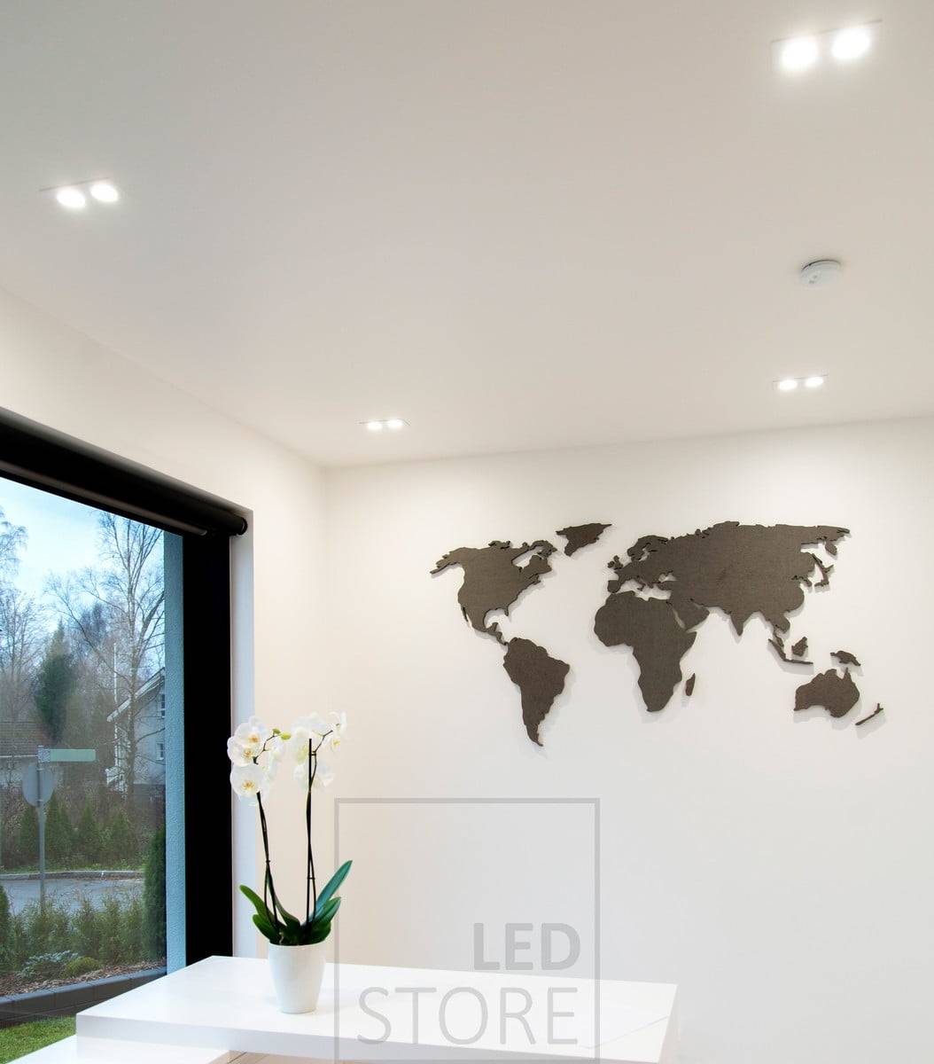 Focos led blancos TUPLAKANTTI que iluminan la iluminación general del salón. La luz proviene maravillosamente de un único punto. Ledstore.fi