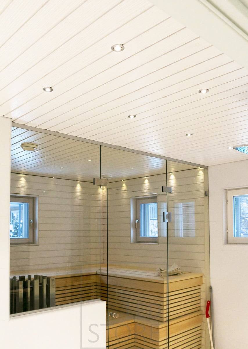 Proyectores atmosféricos en el aseo y la sauna. Pequeños focos de 3W en el lavabo y focos de 1W en la sauna. Ledstore.fi