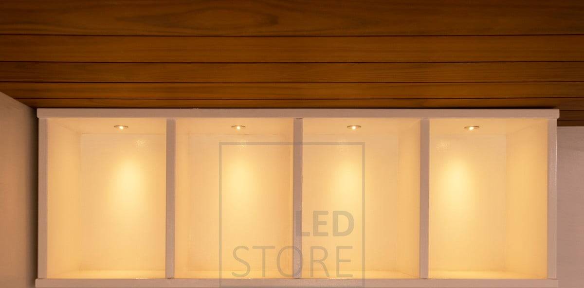 Maceta de sauna Led con cuña estrecha. El foco tiene una cuña estrecha desde la que la luz llega a la pared, creando un patrón de luz estrecho cuando la instalación está lo suficientemente cerca de la pared. Ledstore.fi