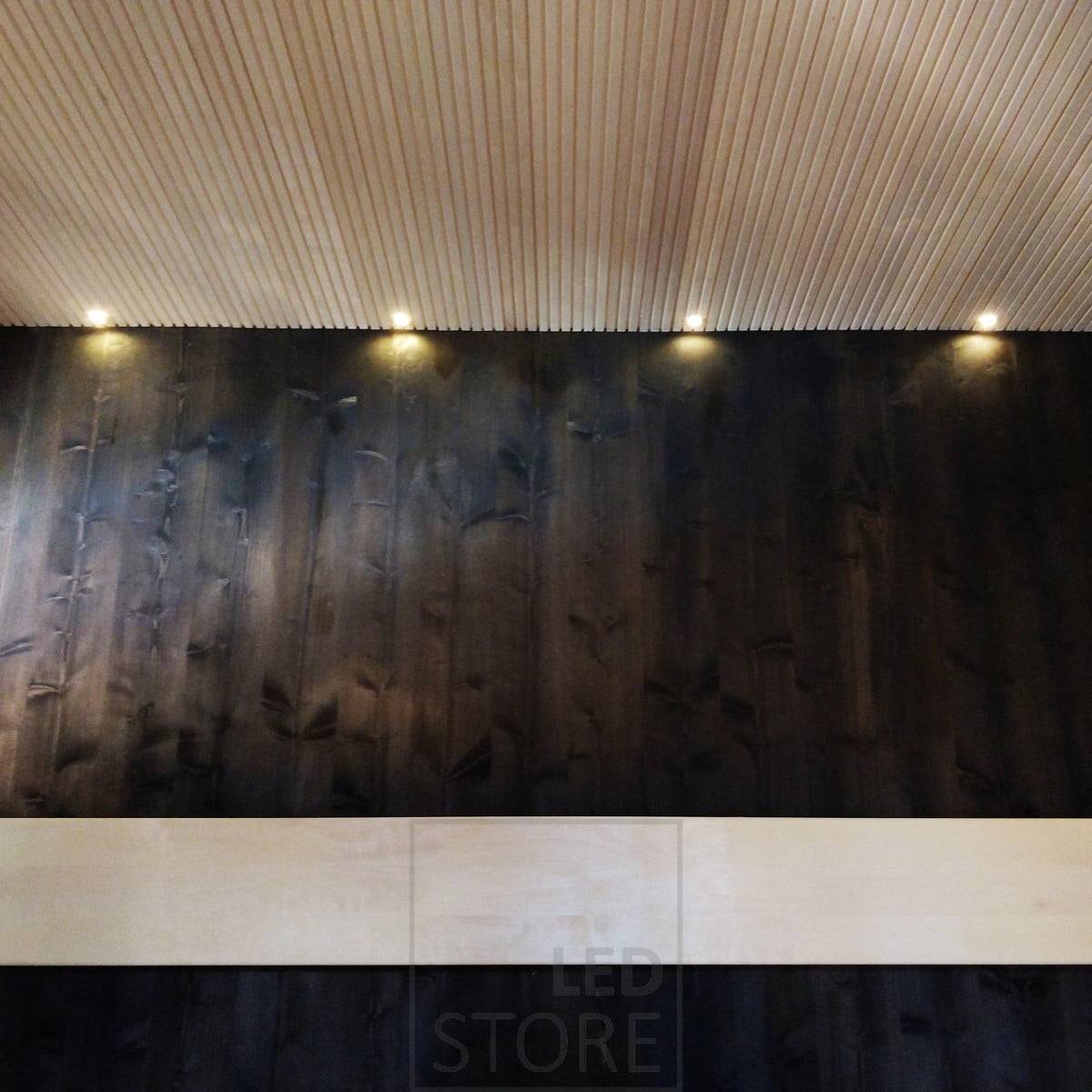 Focos led en sauna. Nuestros kits de focos para sauna cuentan con una fuente de alimentación resistente a la humedad y cables de goma duraderos. Ledstore.fi