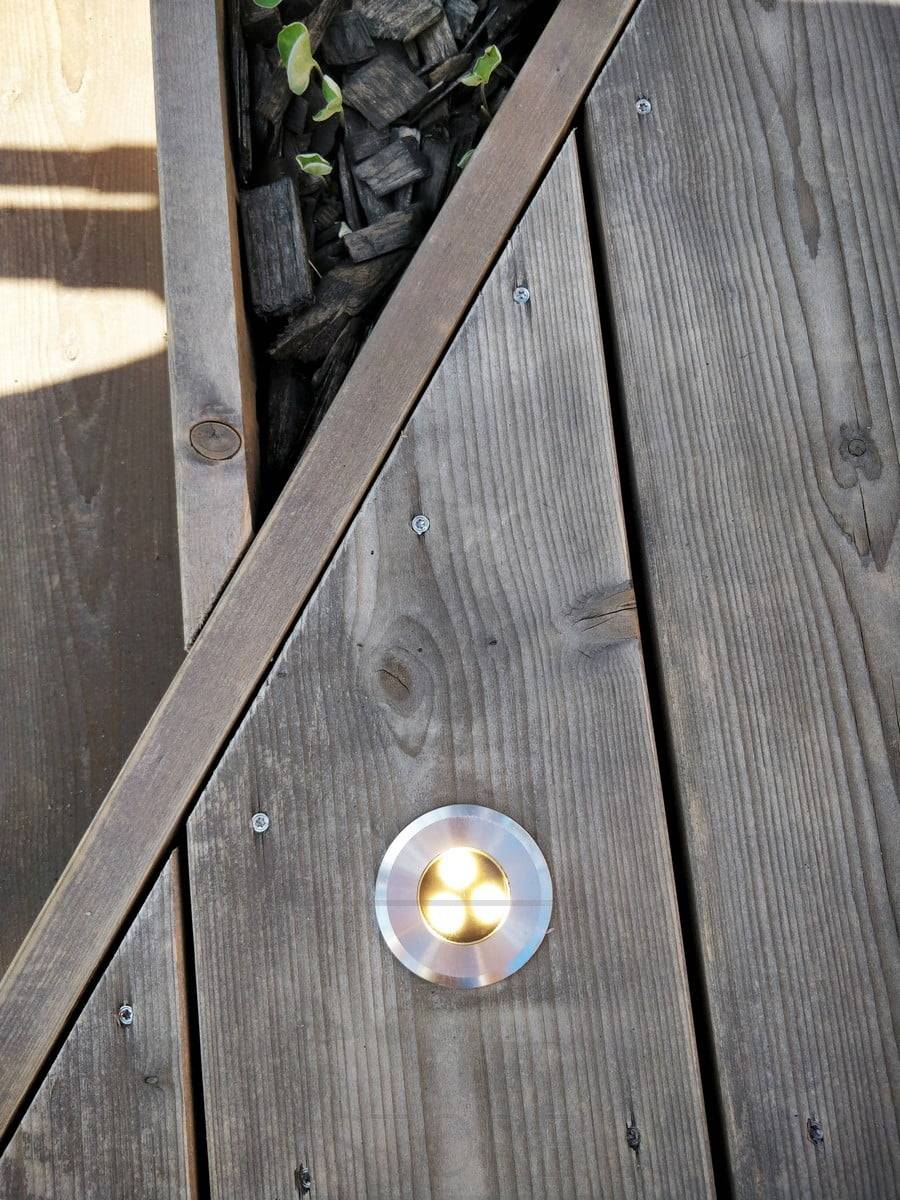 Led patio spot UP - ilumina directamente hacia arriba. El foco se puede utilizar al aire libre en la terraza, en el suelo o incluso en un muelle. Ledstore.fi