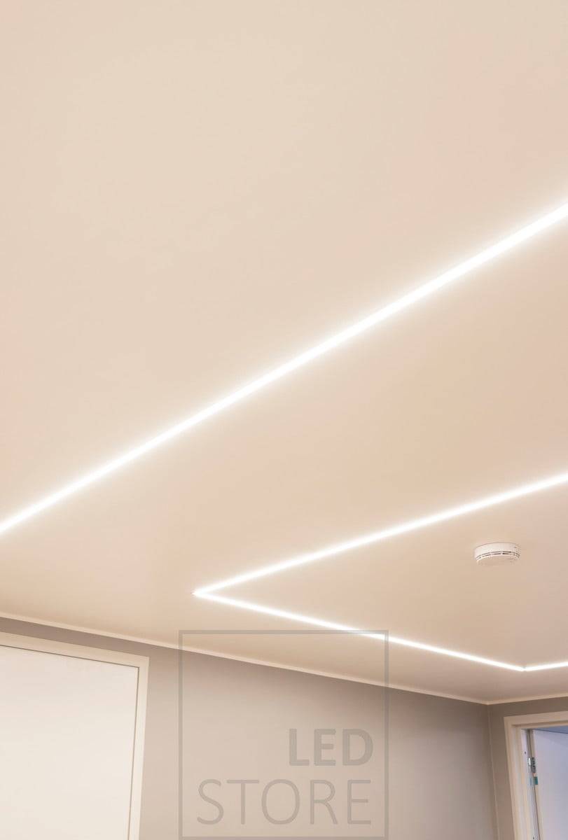 Tira led con perfil uppo crea formas en el techo. En espacios bajos, el perfil Uppo es una solución excelente porque no requiere mucha profundidad de instalación. Ledstore.fi