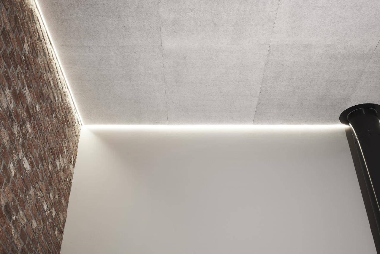 Logotipo de tienda de iluminación LED: cuadrado blanco con "LED STORE" texto blanco en negrita apilado verticalmente sobre fondo verde. Iluminación respetuosa con el medio ambiente.