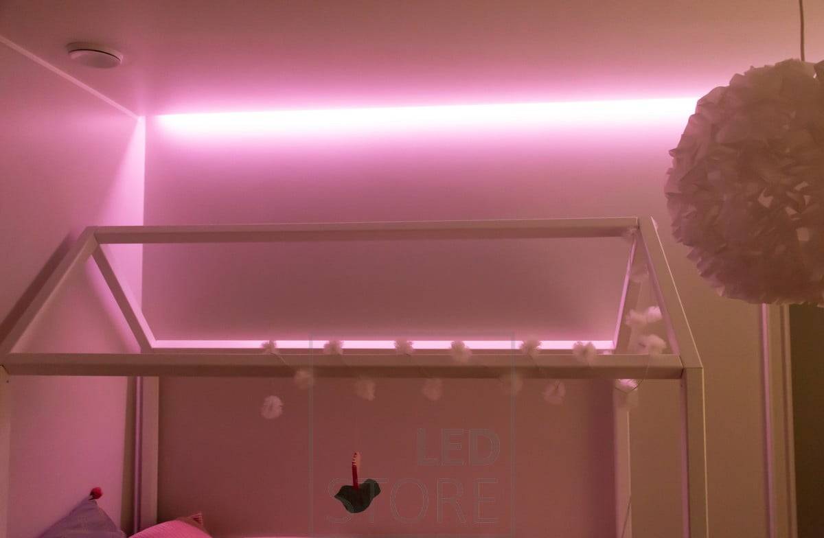 Cinta RGB en un dormitorio infantil para crear una iluminación ambiental. Ledstore.fi
