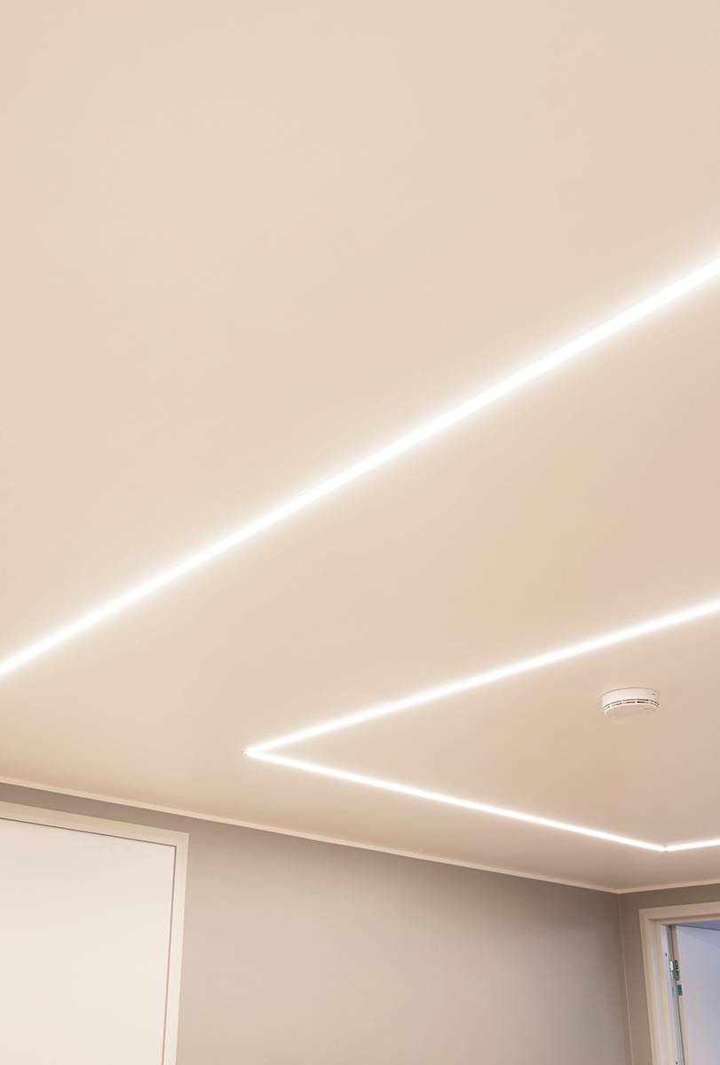 Logotipo de tienda de iluminación LED sobre fondo verde con "LED STORE" en letras mayúsculas blancas y en negrita dentro de un cuadrado blanco en el centro.
