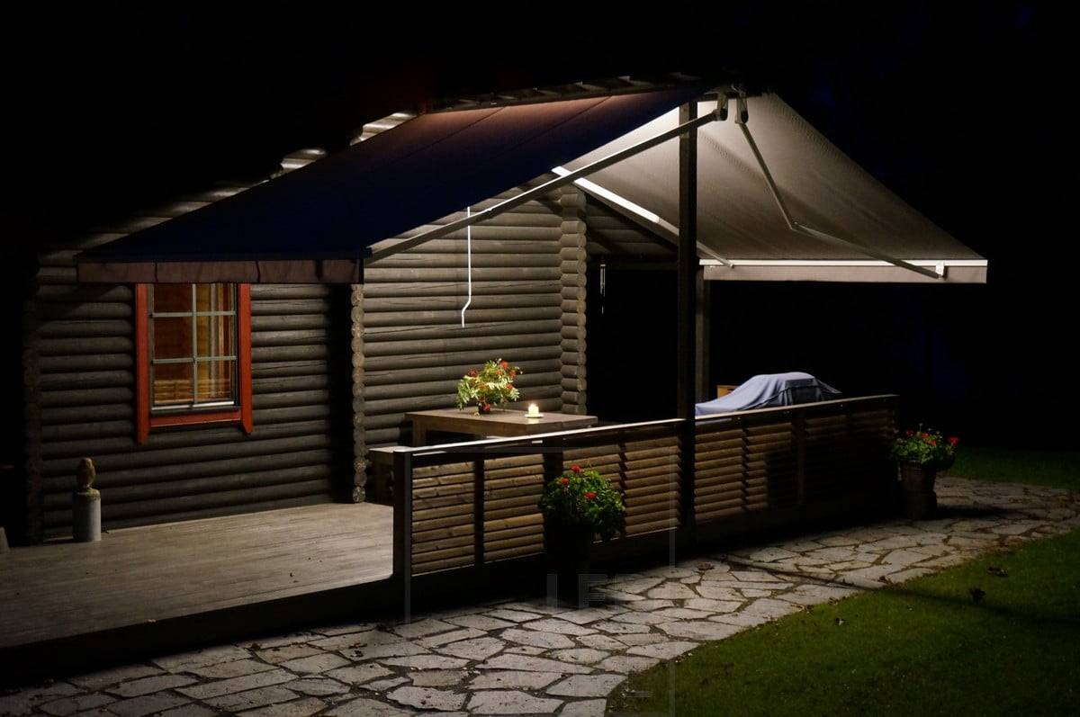 Tira de LED en la marquesina que crea una iluminación general atmosférica para la terraza. Ledstore.fi