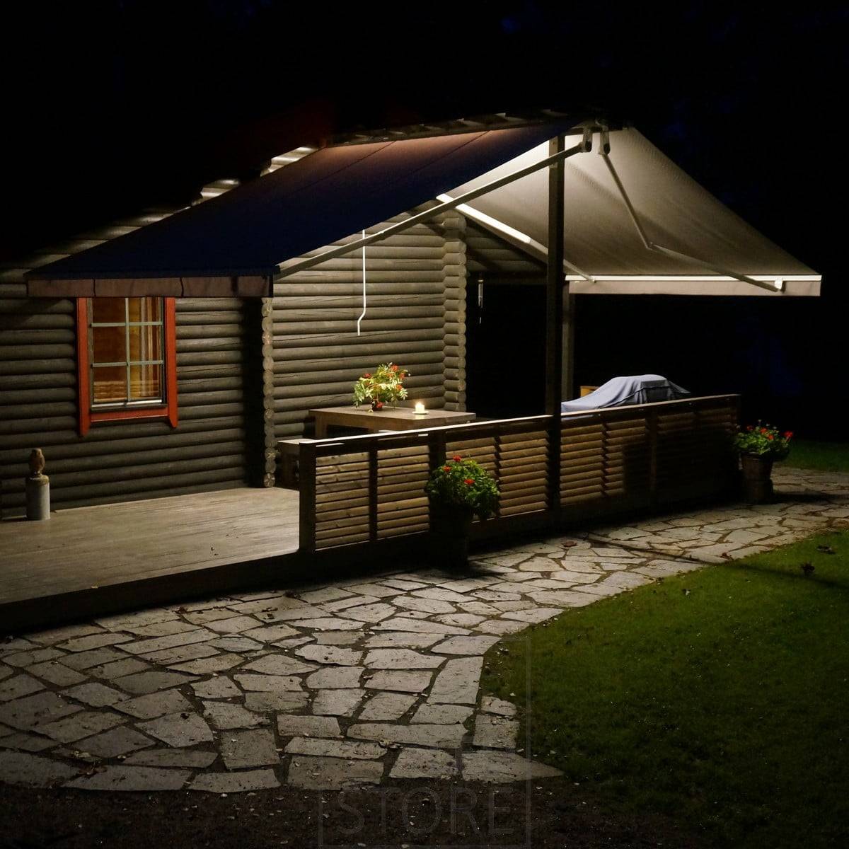 Iluminación con tiras de Led en una marquesina exterior. Ledstore.fi