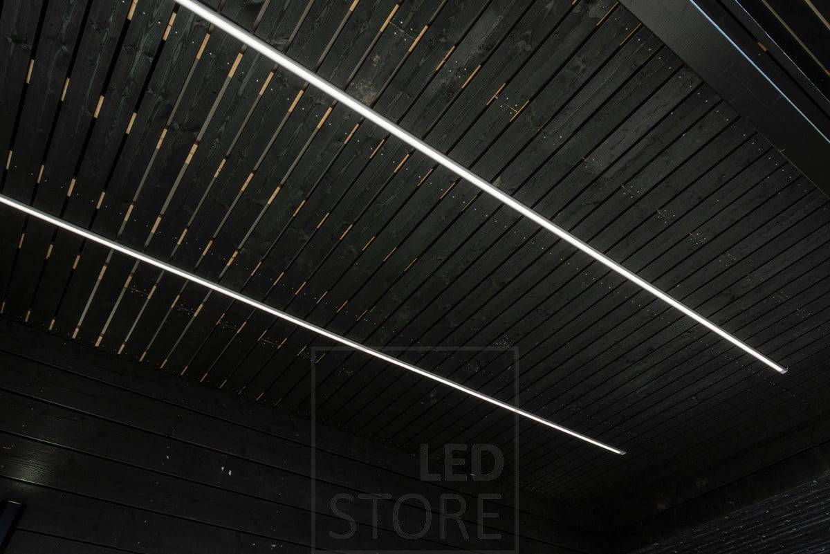 Cinta LED en el bajo perfil del techo. Ledstore.fi