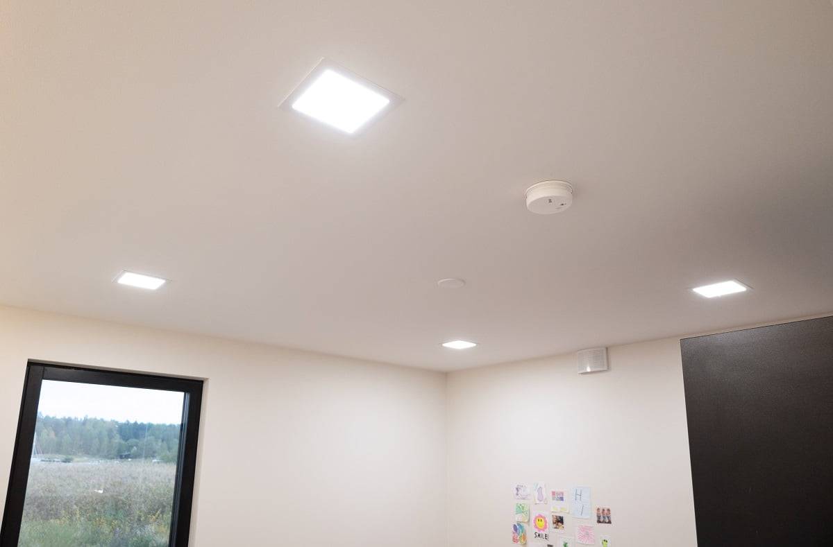 Se instalaron 4 paneles LED en la sala. ledStore.fi
