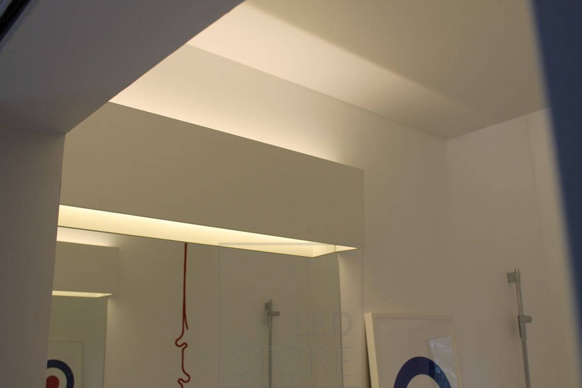 Luz indirecta en un inodoro. Ledstore.fi