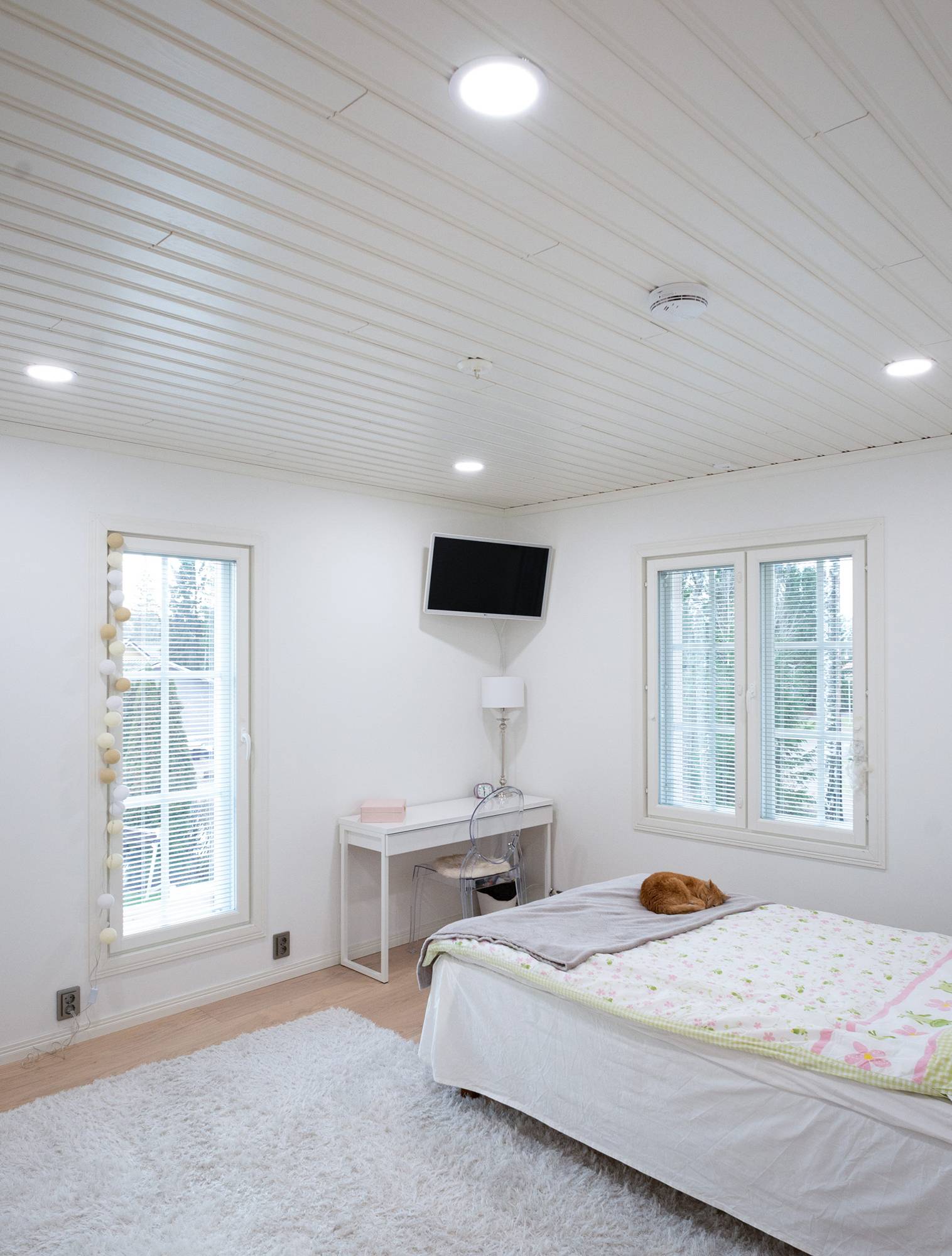 Lámparas Plafond en el techo del dormitorio para iluminar el espacio de forma uniforme y con gran calidad. Ledstore.fi