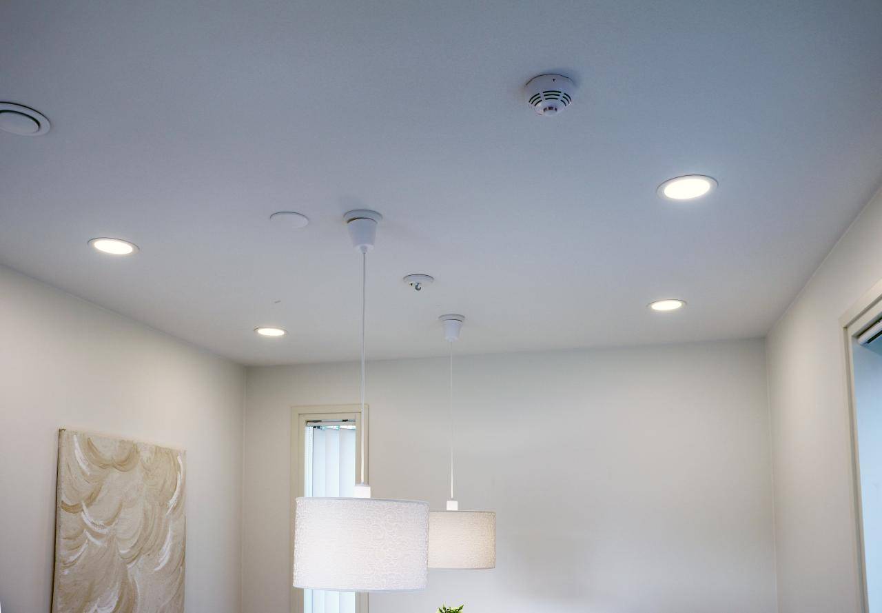 Tienda LED: Soluciones de iluminación LED con fondo verde y texto blanco en negrita con borde cuadrado para una iluminación energéticamente eficiente.