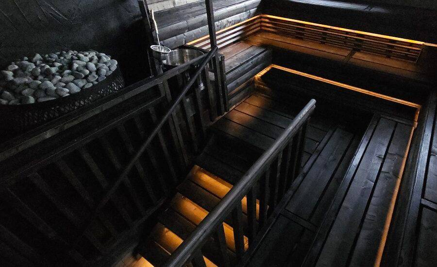 Iluminación creativa para saunas Iluminación de la sauna con tira de LED en perfil de aluminio en la parte inferior del techo y en la parte inferior de la escalera, tono de luz blanco cálido