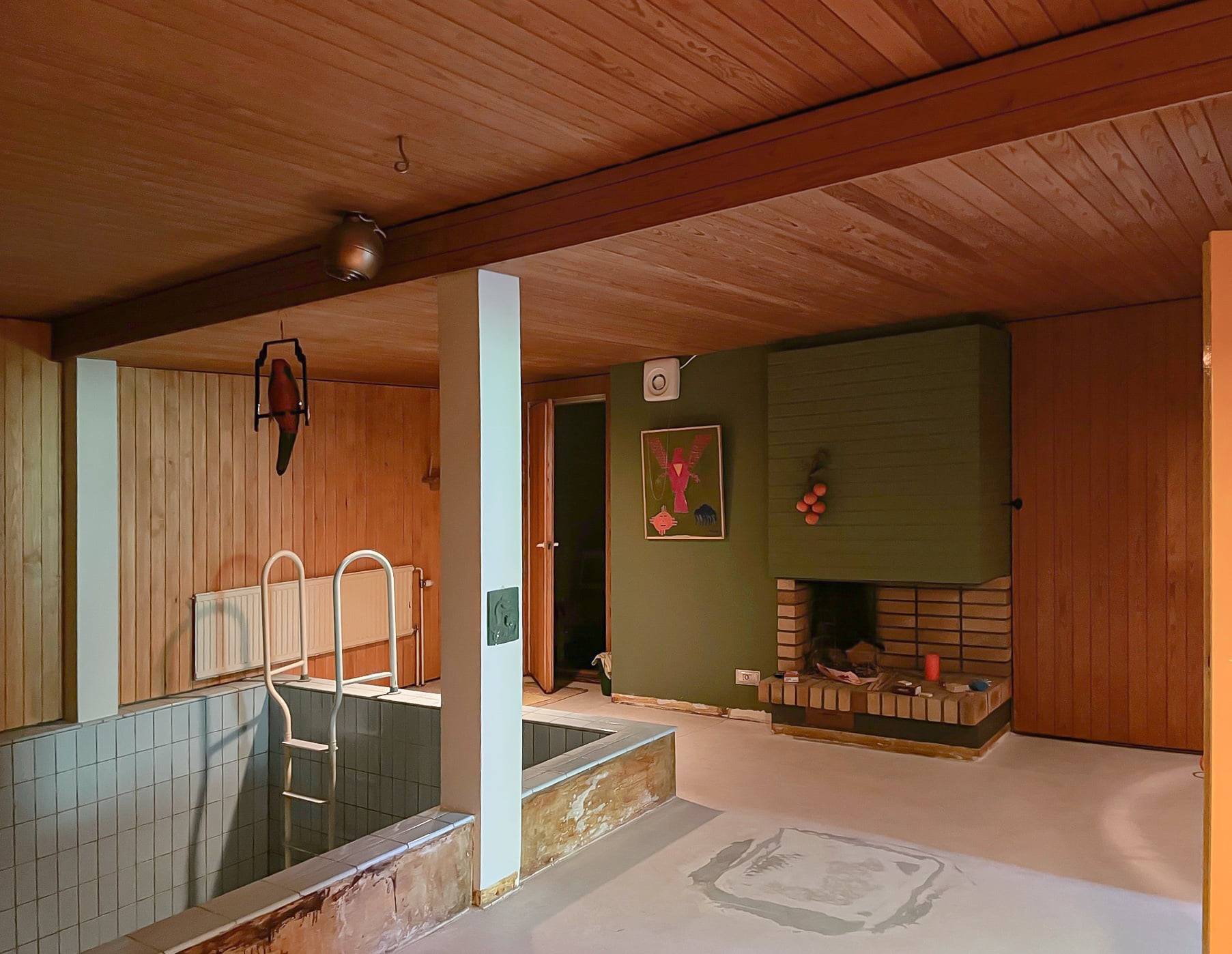 Renovación en los años 60, sala piscina-chimenea antes de la renovación. LedStore.fi